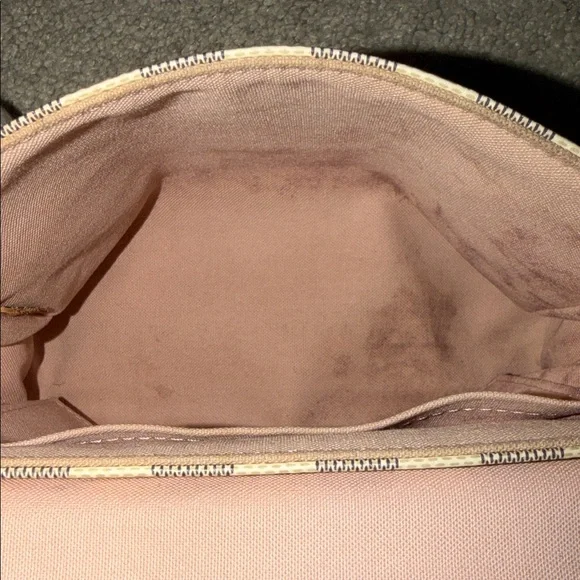 Louis Vuitton Handbag - Picture 4 of 9